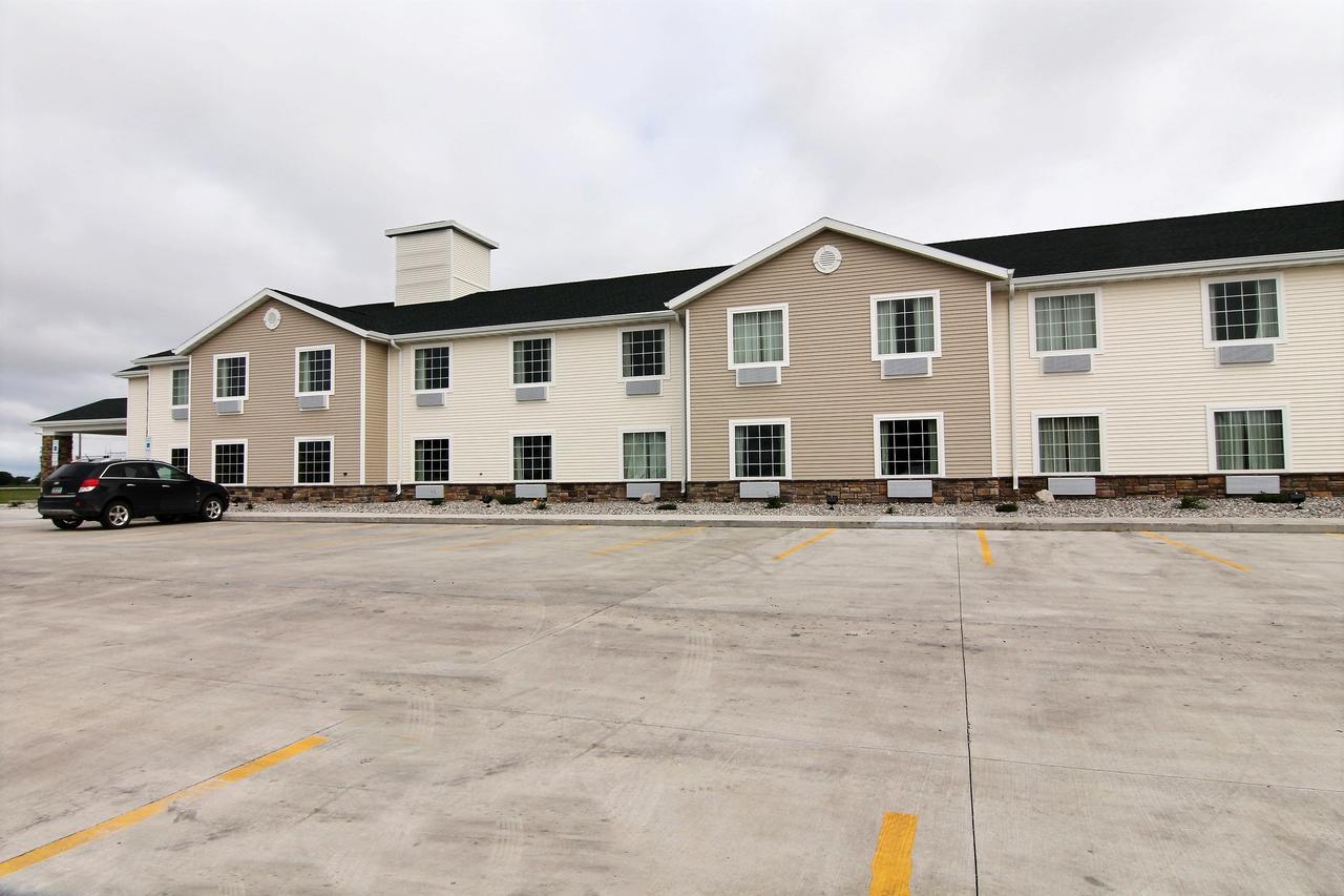 Amerivu Inn And Suites - Crookston Exterior photo