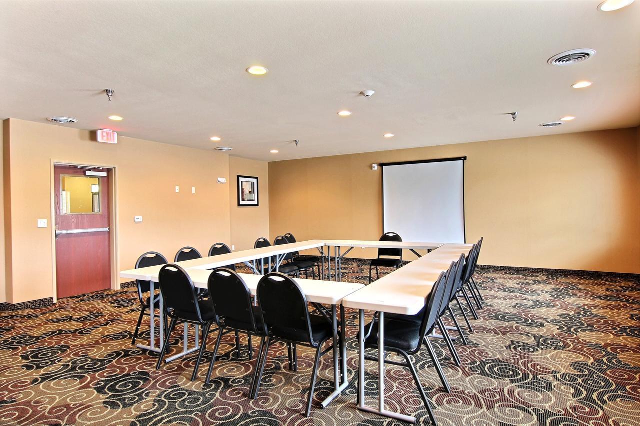 Amerivu Inn And Suites - Crookston Exterior photo